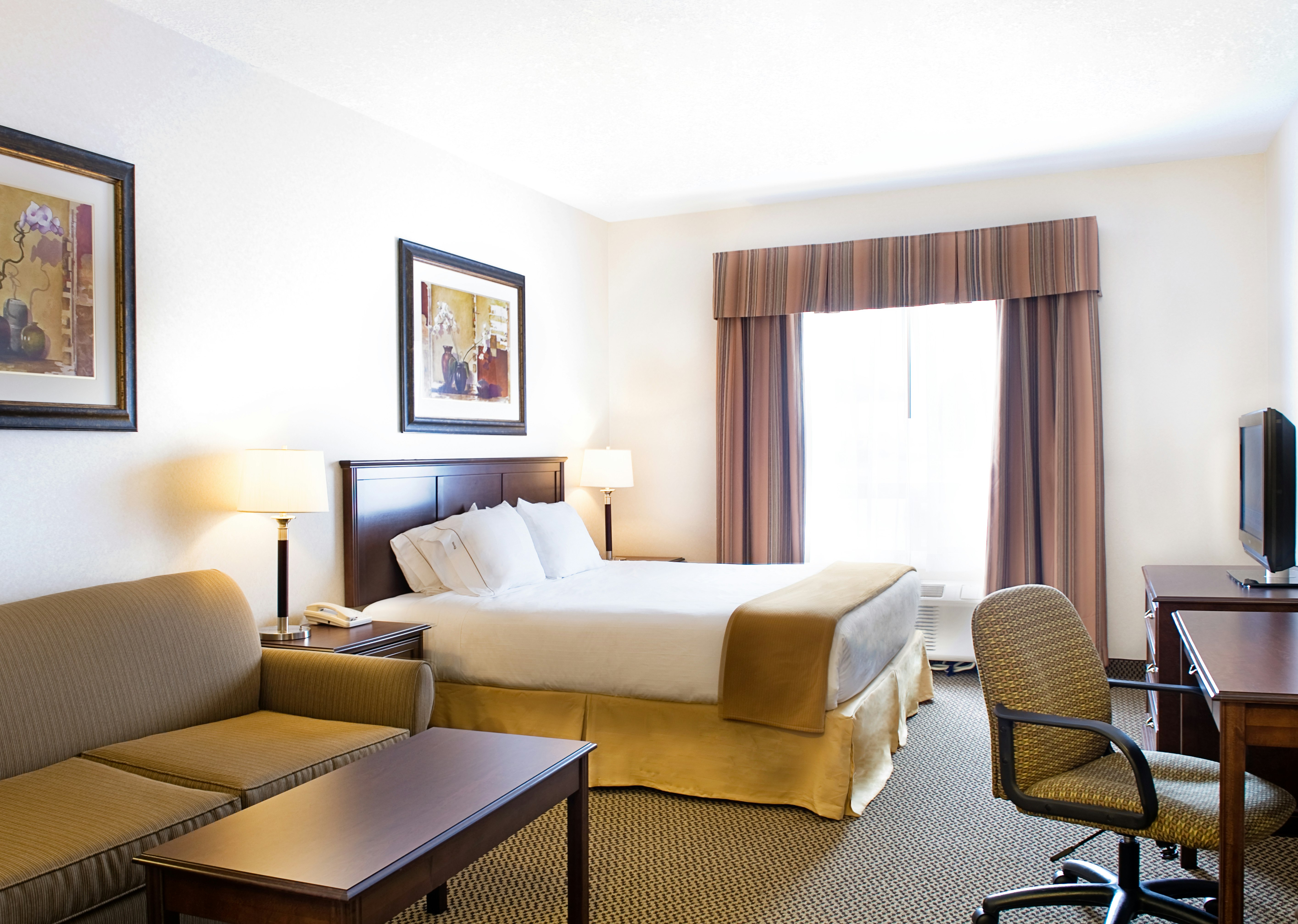 Holiday Inn Express Suites Slave Lake 34/69