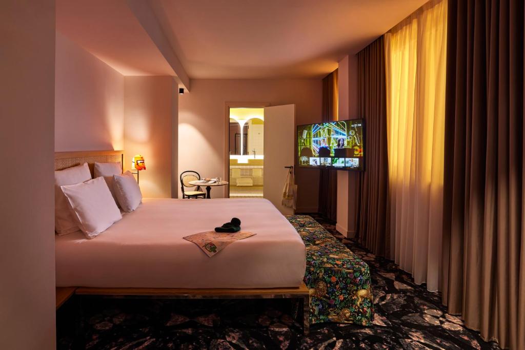 Large Mama, Double Bed, Balcony