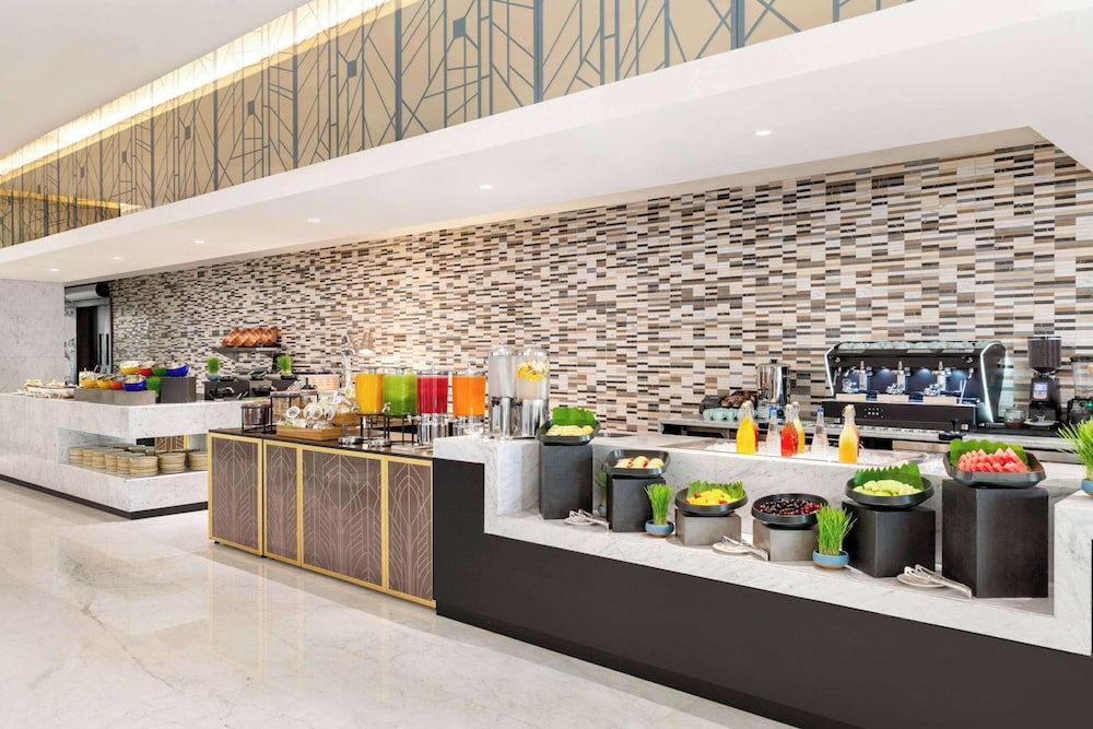 Wyndham Grand Doha West Bay Beach 43/57