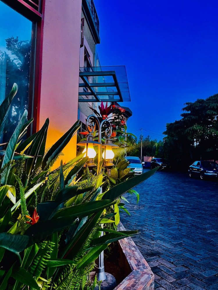 Legend Hotel 56/59
