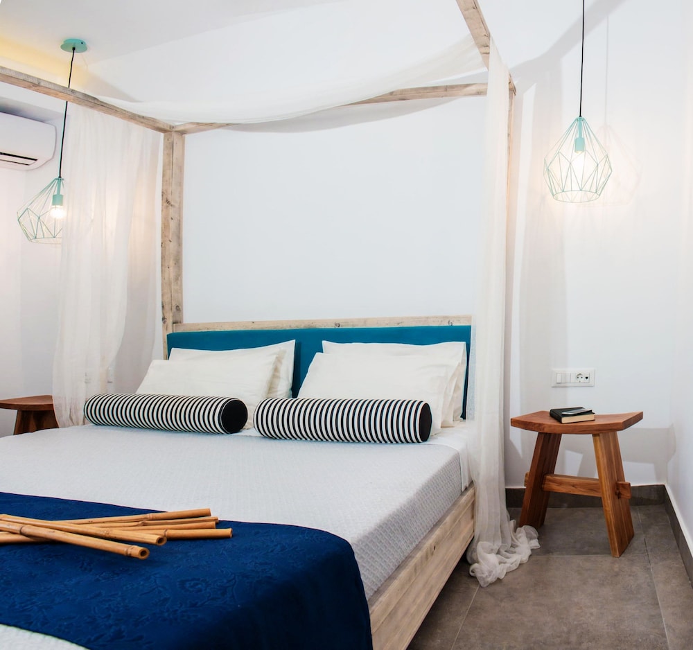 Malibu Boutique Studios 8/50