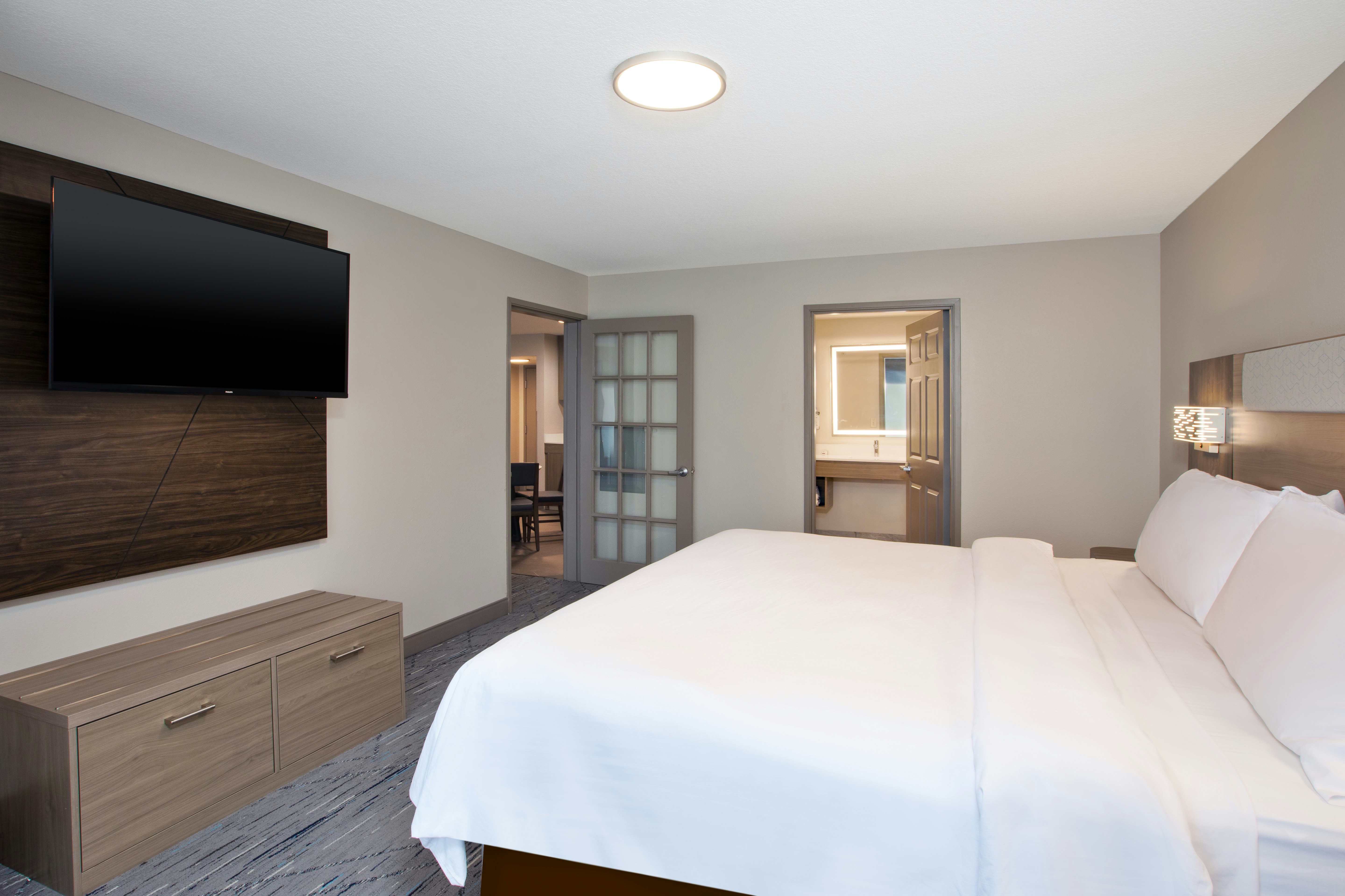 Holiday Inn Express And Suites Milwaukee Nw Park Place 18/79