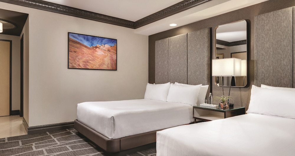 TOWER, PREMIER, 2 QUEEN BEDS