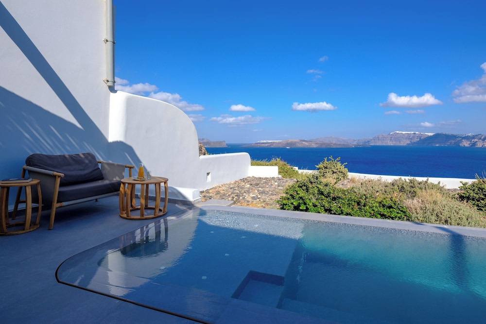 Neptune Luxury Spa Suites 63/72