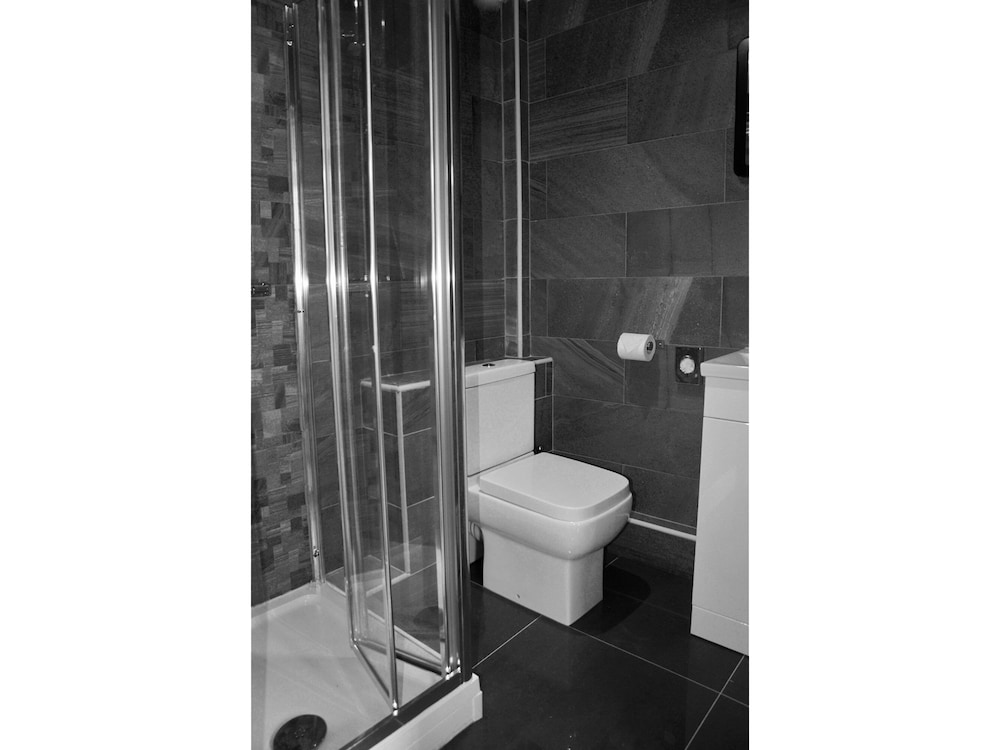 The Coach Hotel 33/34