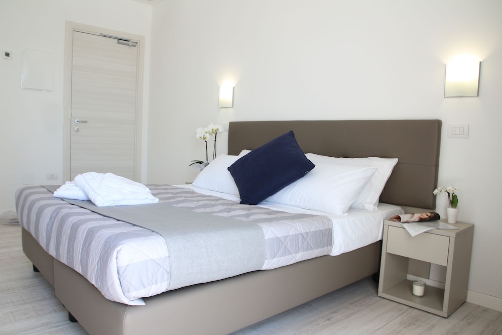 COMFORT, DOUBLE OR TWIN BED
