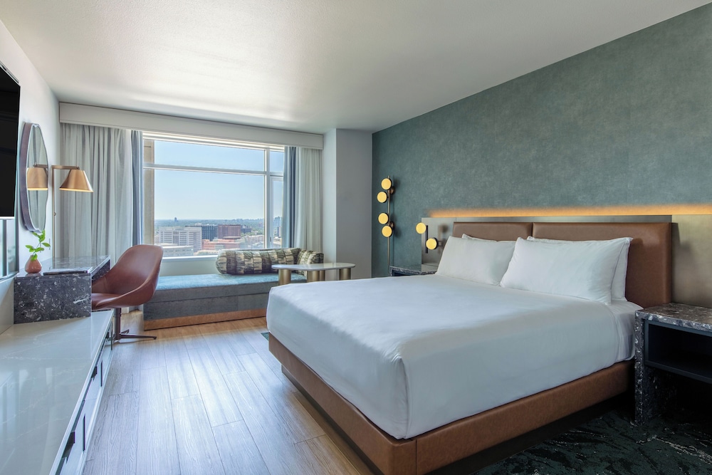 ROOM, KING BED, CITY VIEW