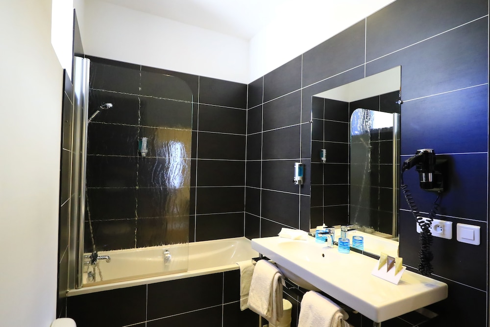 Hotel Le Renoir 20/36