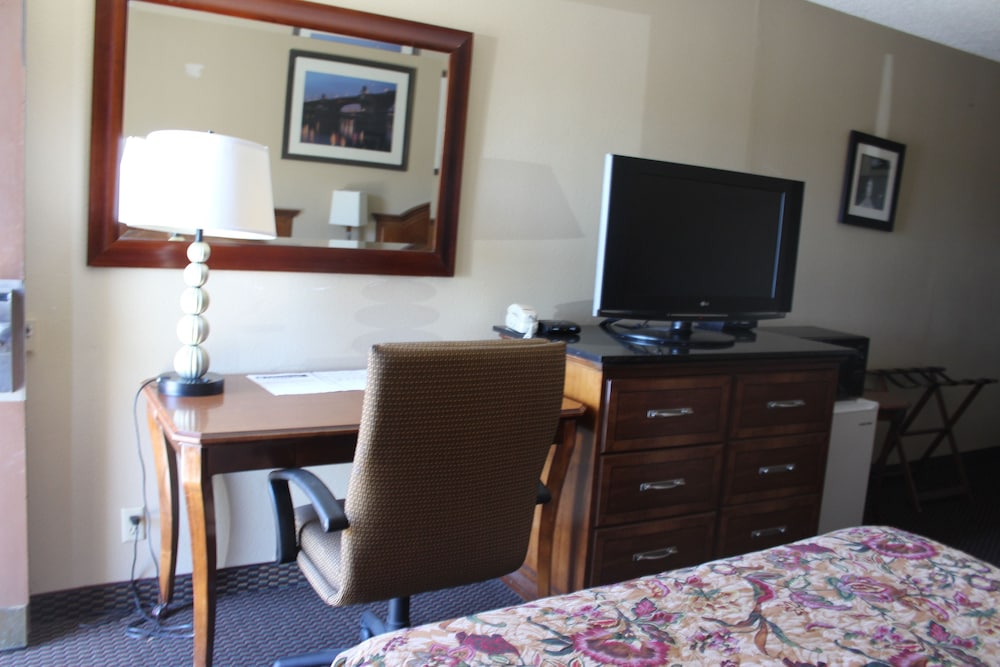 Cedars Inn Lewiston 17/27