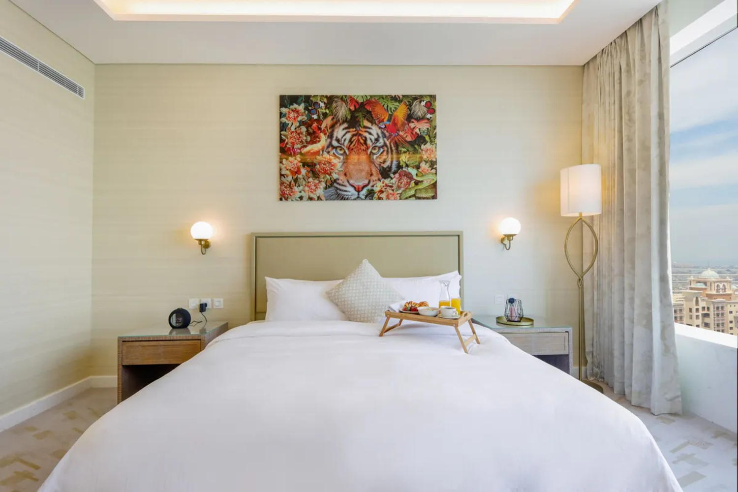 Room at 1BR With Sea View In Palm Tower, DUBAI