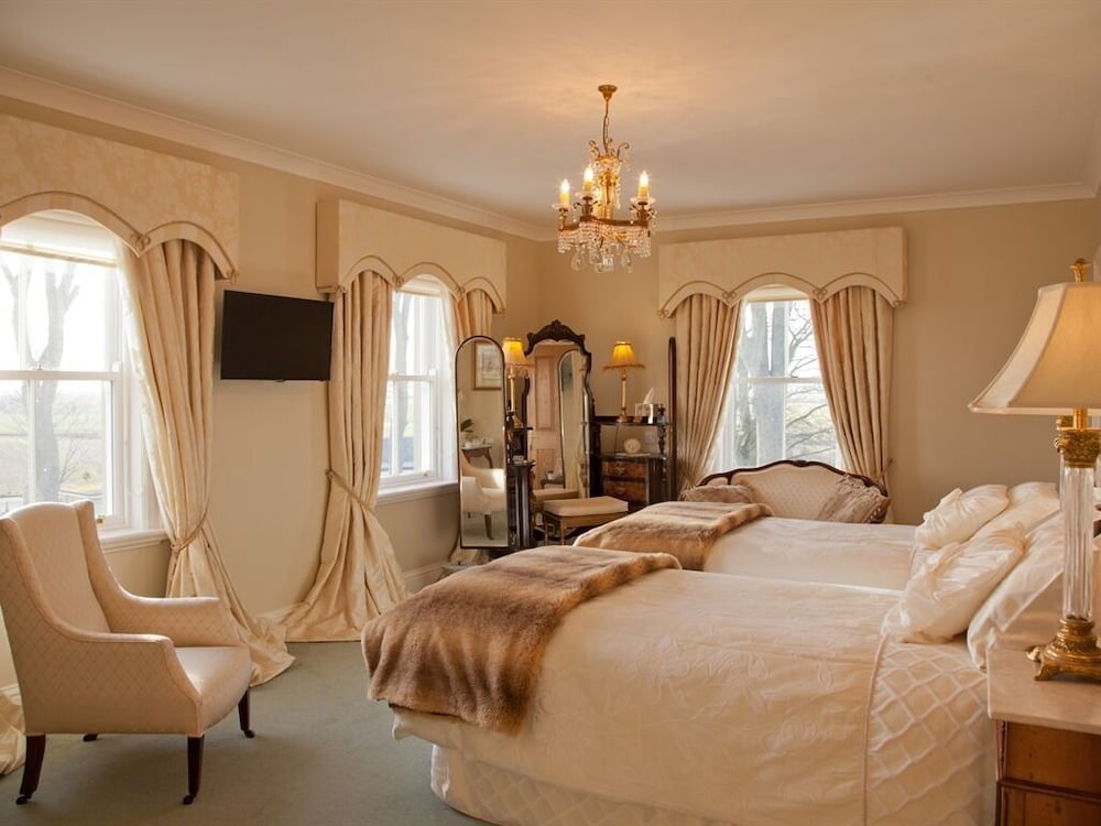 West Longridge Manor B&B 6/17
