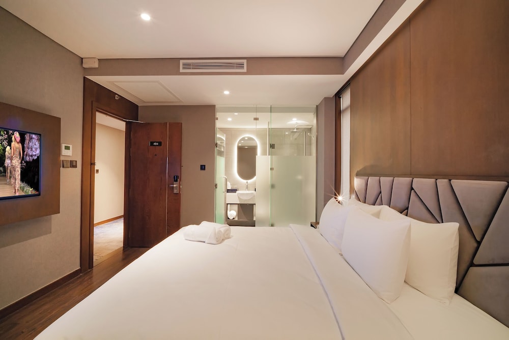 غرفة سوبيريور بسرير كينج، Nhat Ha Lavish Hotel 2/3