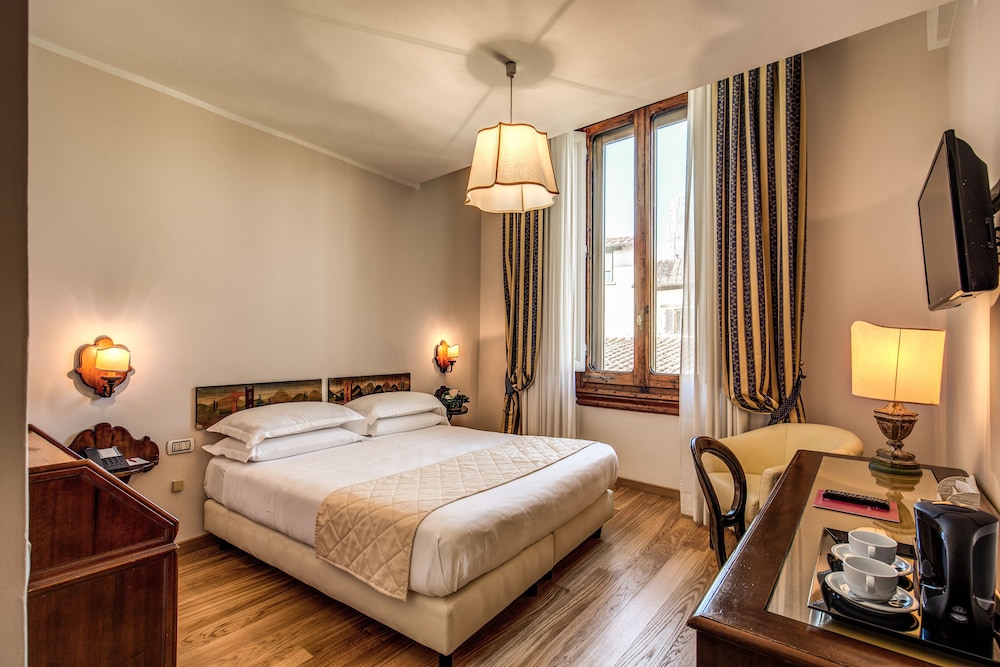 ROOM, SINGLE, DOUBLE BED
