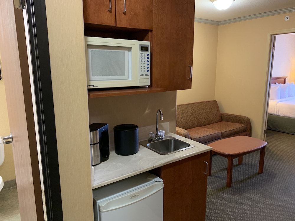 Merit Hotel And Suites 53/66