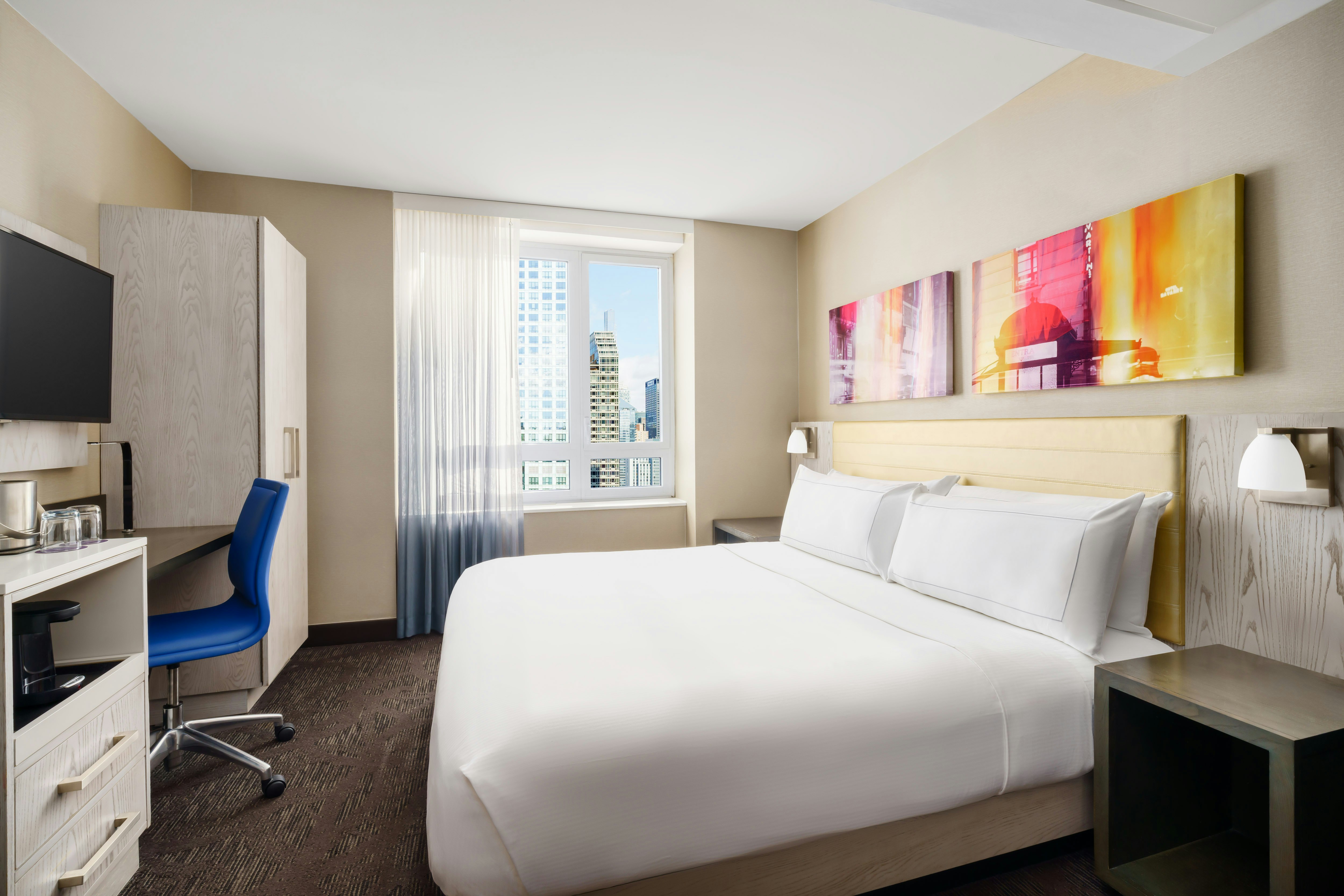 ROOM, KING BED, CITY VIEW