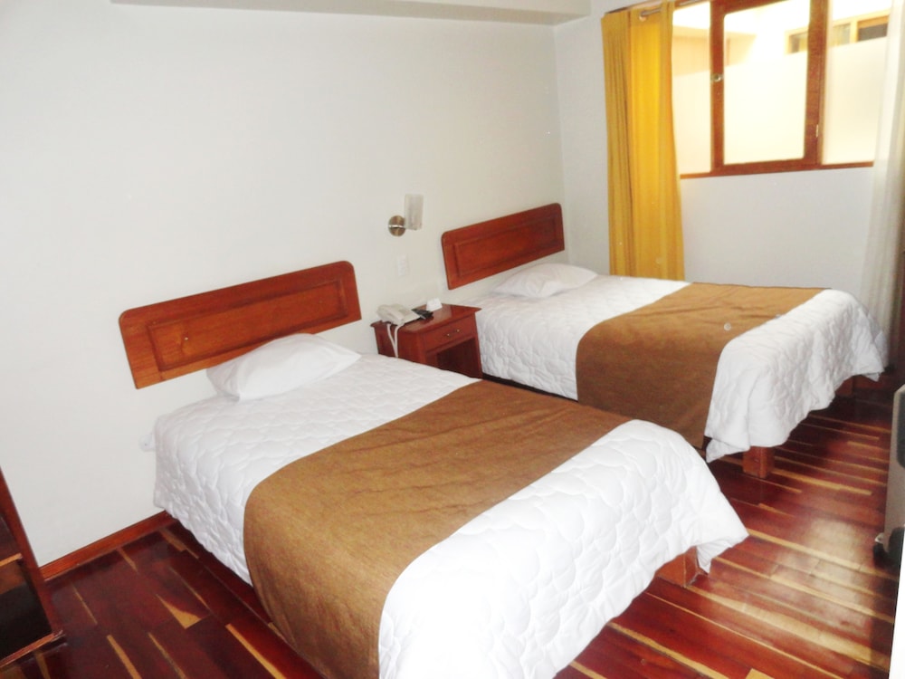 EMPERADOR PLAZA HOTEL 19/35