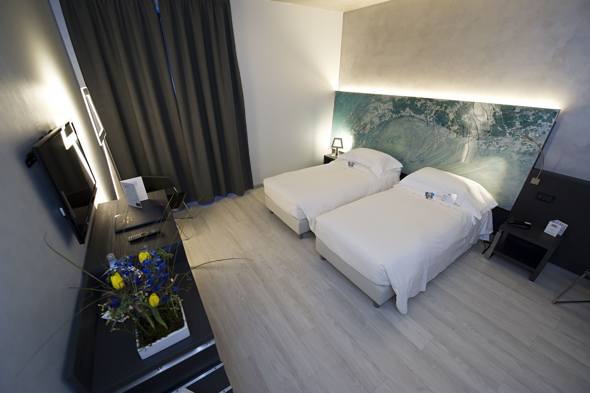SUPERIOR, SINGLE, LARGE SINGLE BED