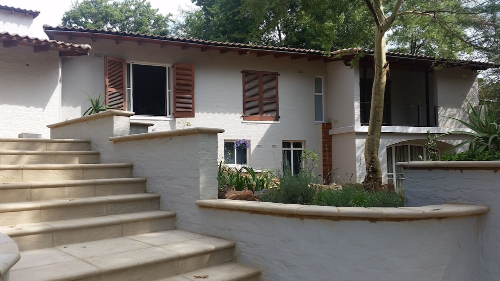 Amberhall Guesthouse 42/50