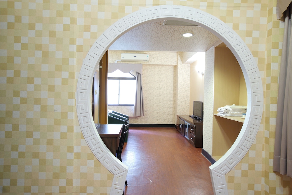 Chiayi Crown Hotel 22/32