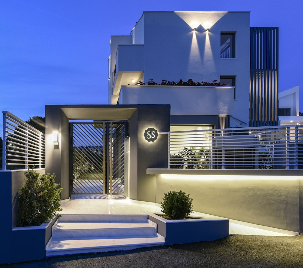 Serenity Suites 4/50