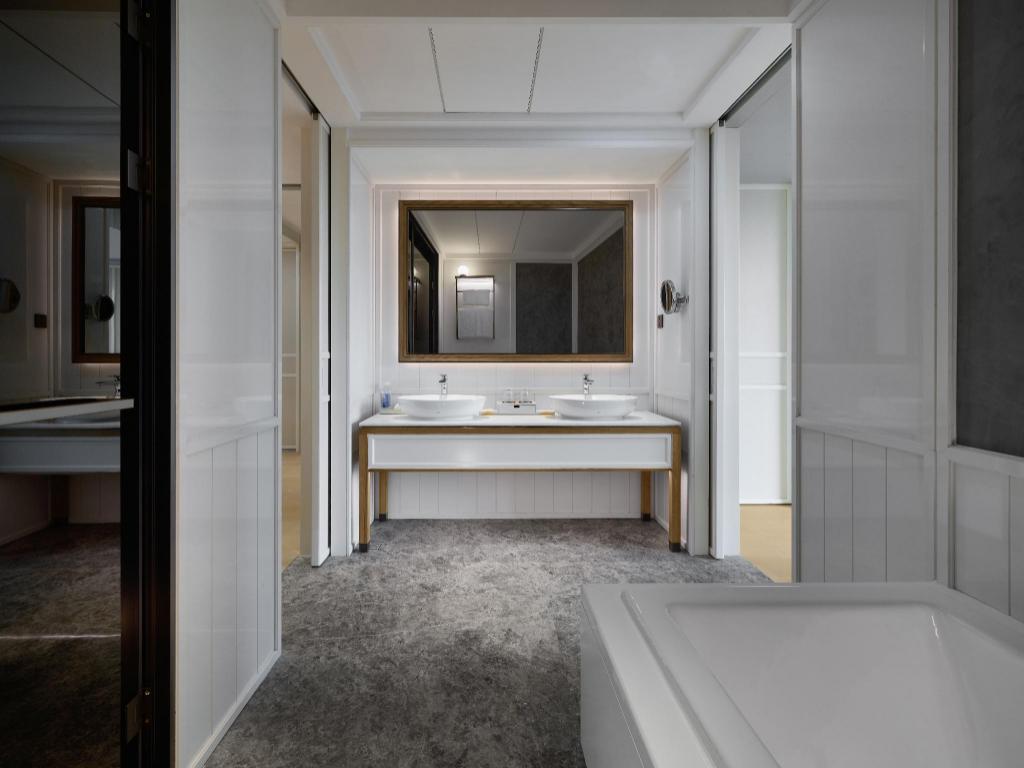 Hyatt Centric Ocean Front Xiamen 44/48