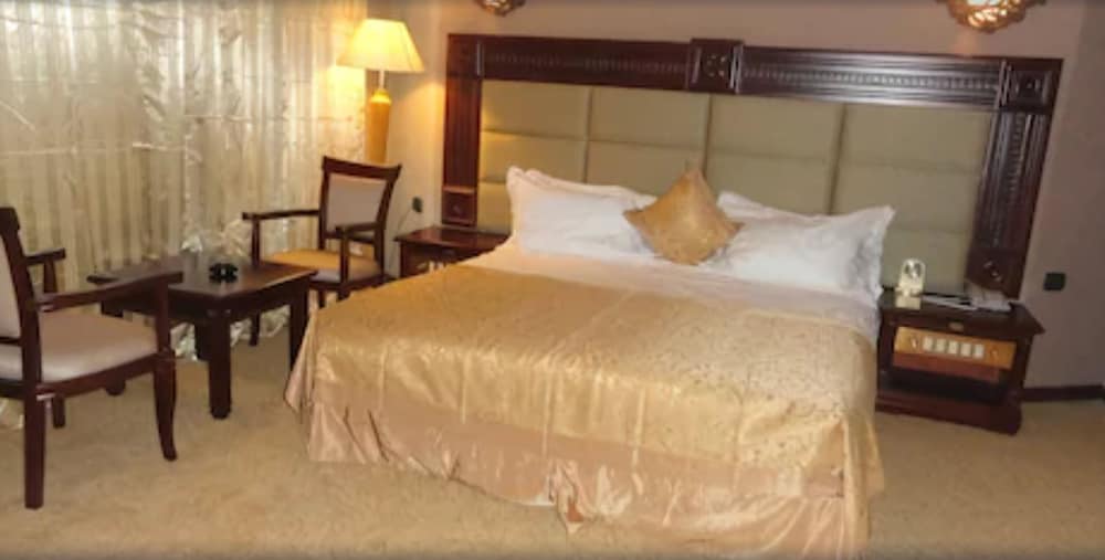 Friendship International Hotel 8/55