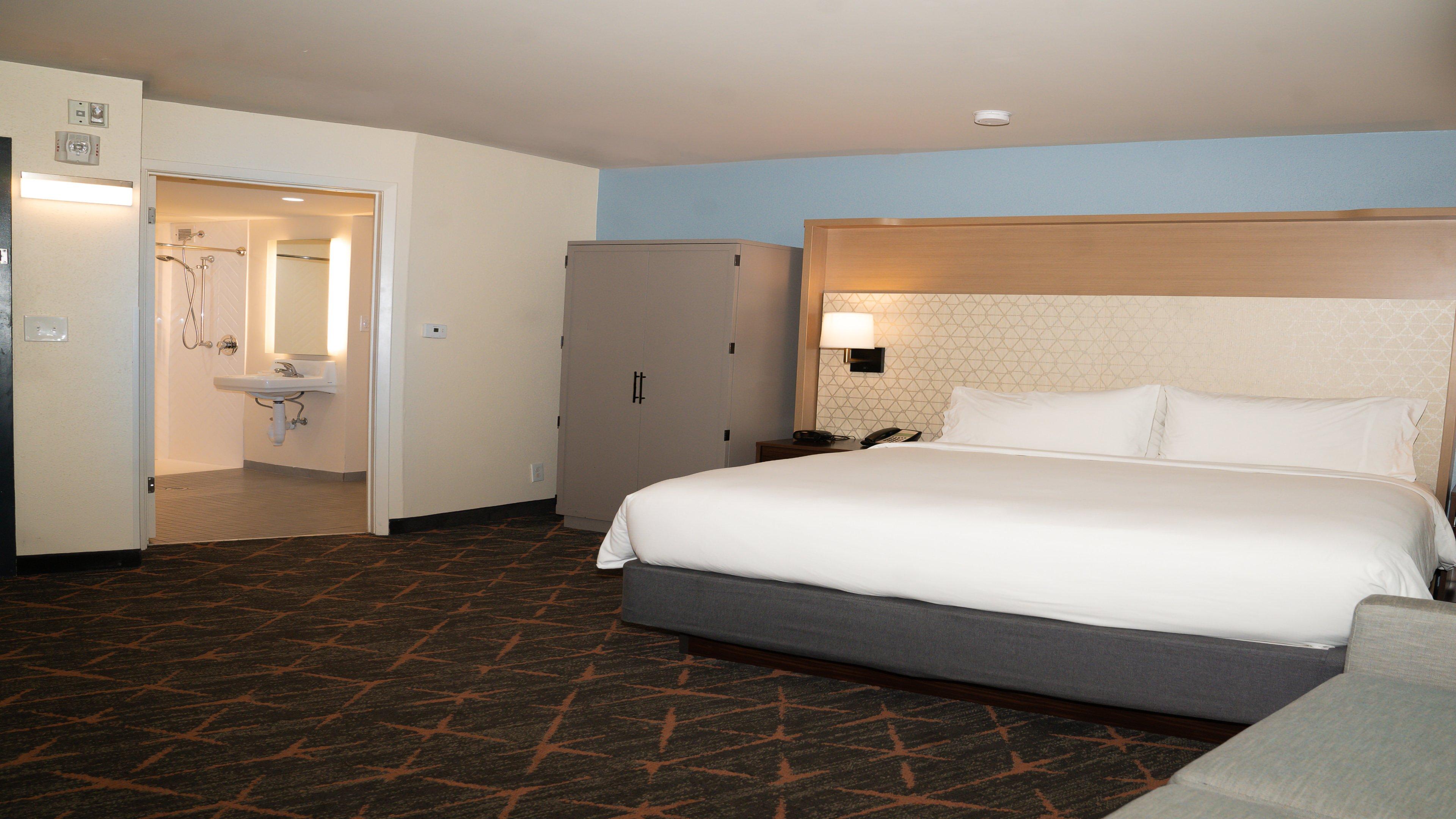 Suite, King Bed, Living Area