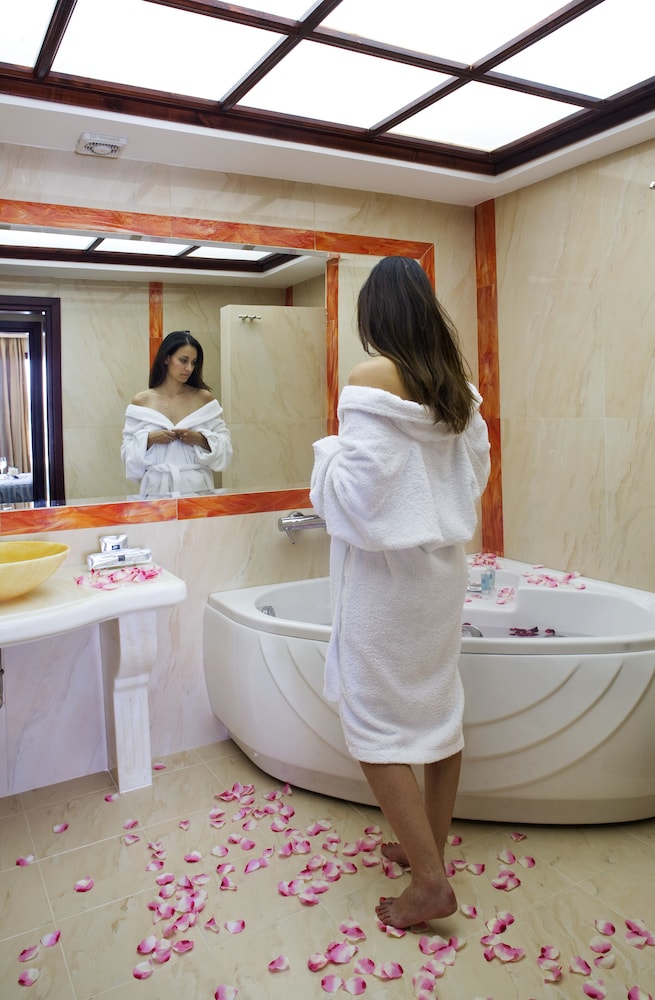 Maison De Lys Luxury Suites 10/72