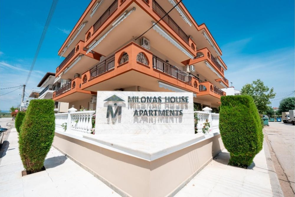 Milonas House Apartments 7/50