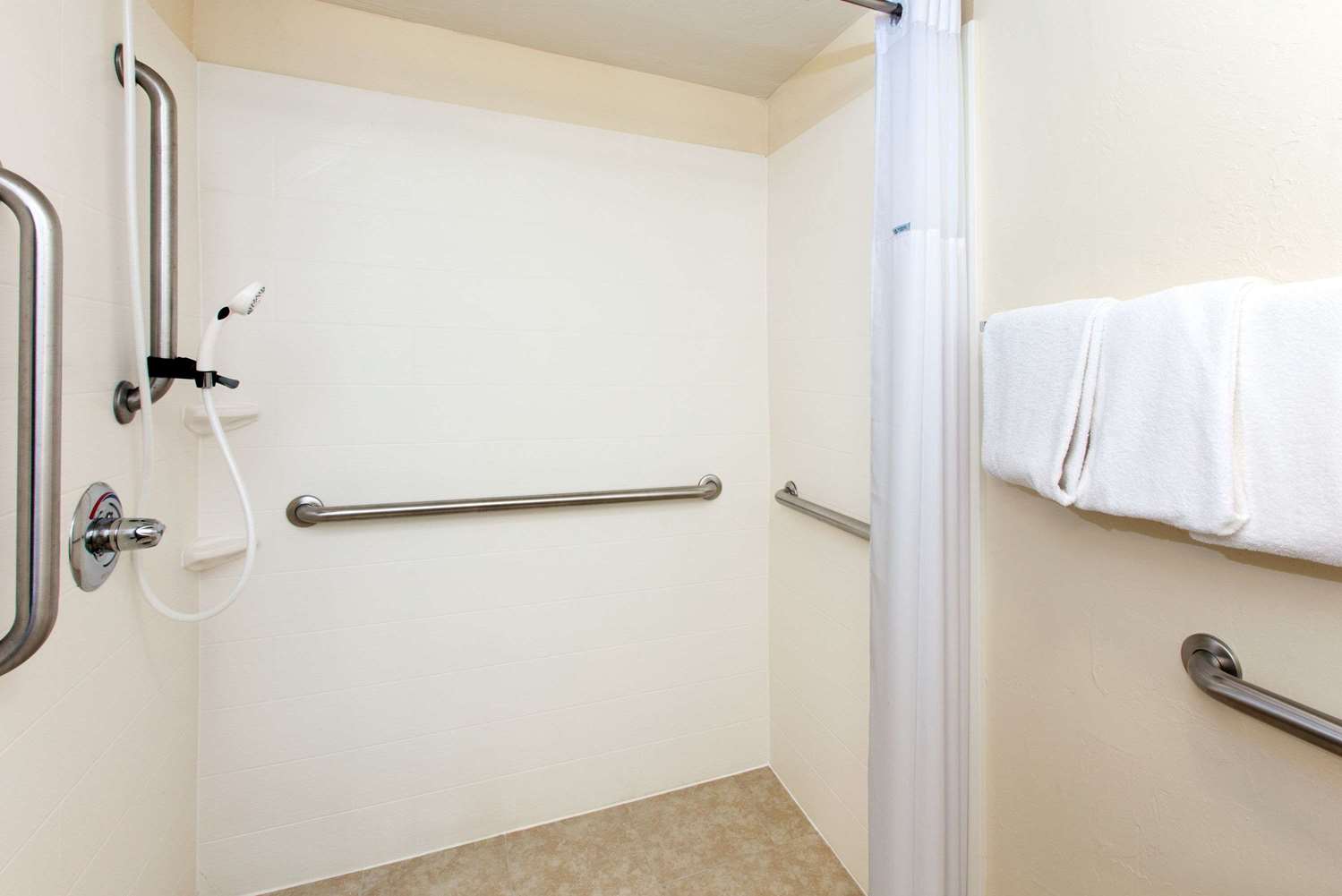 Days Inn By Wyndham Norman 21/21