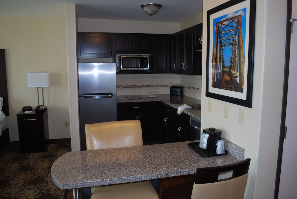 Landmark Suites 29/50
