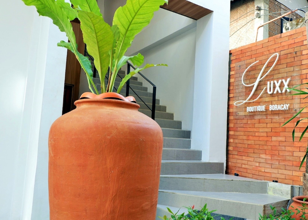 Luxx Boutique Boracay 48/72