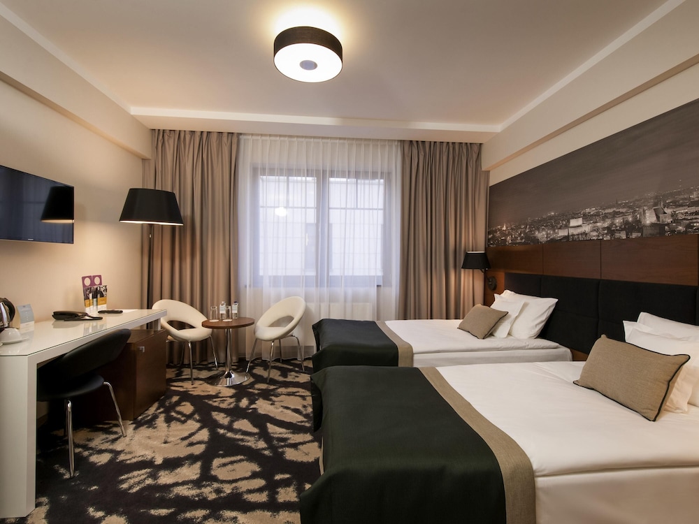 غرفة بريفيليج بسريرين منفصلين، Mercure Bydgoszcz Sepia 4/8