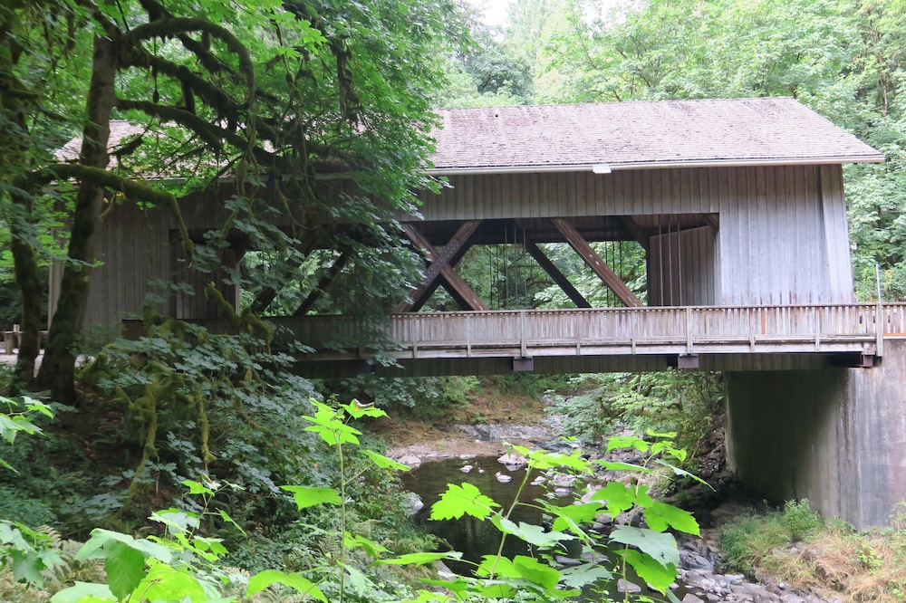MapleRidge House: A BnB For All Seasons 46/50