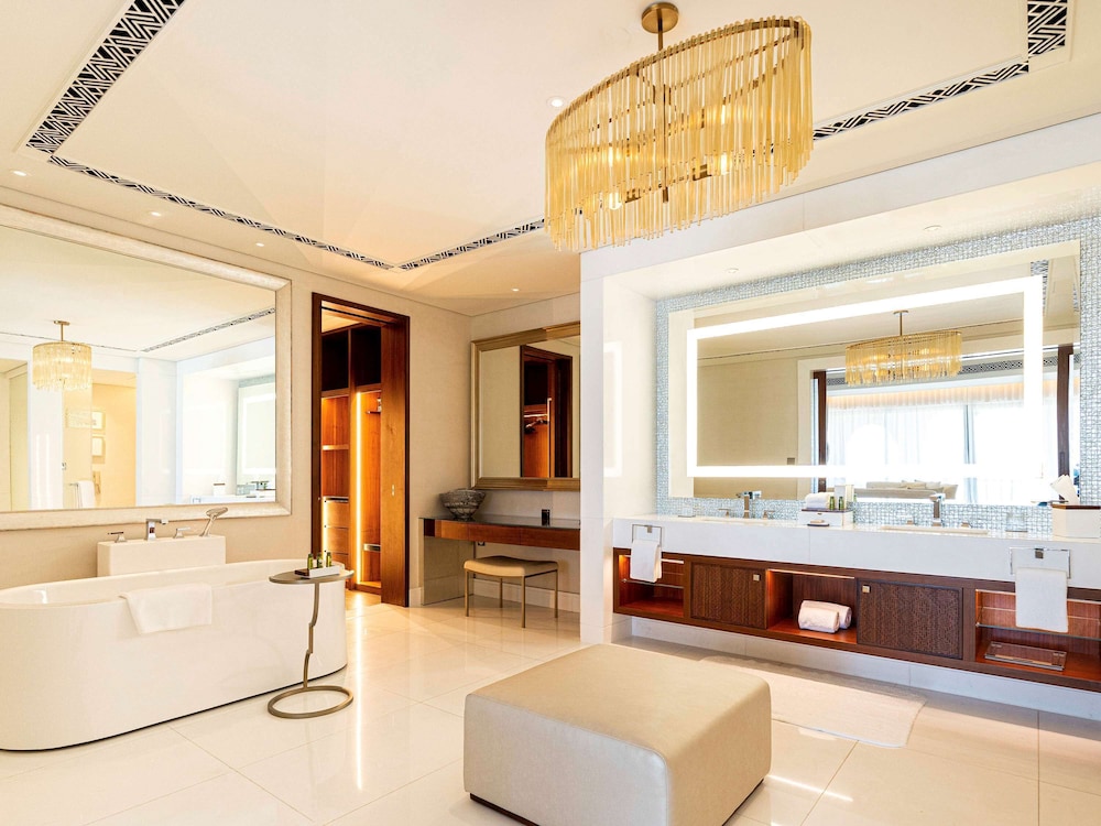 Royal Saray Resort 10/67