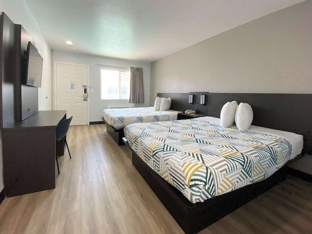 Motel6 Costa Mesa, CA 30/55