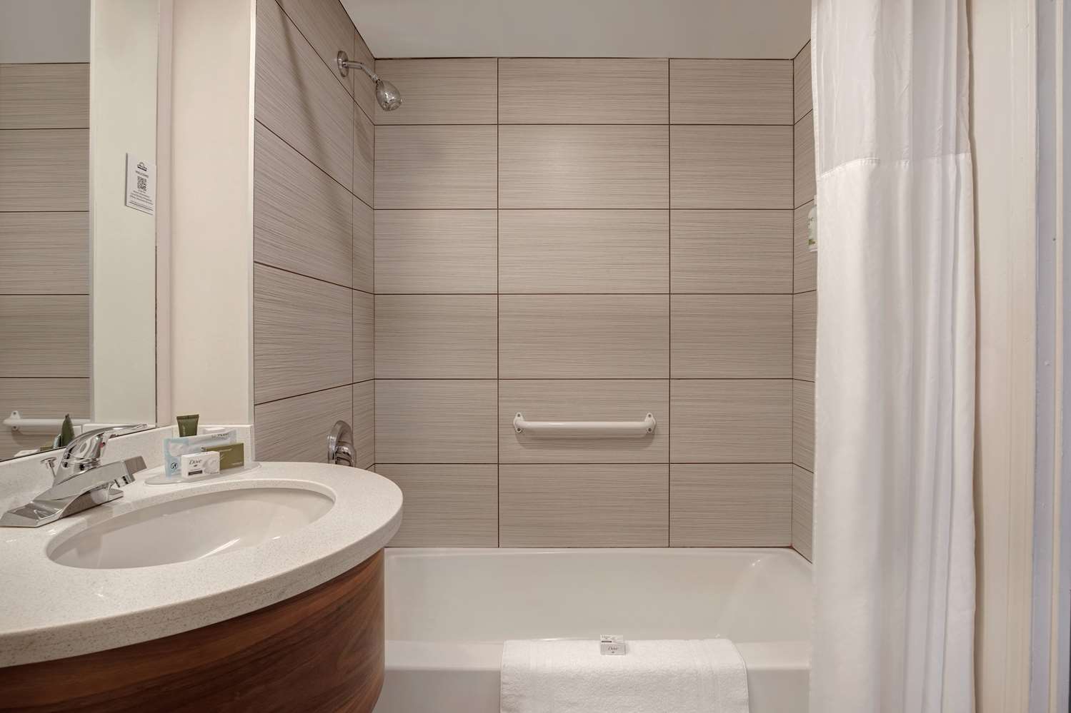Days Inn by Wyndham Victoria Airport Sidney 28/34