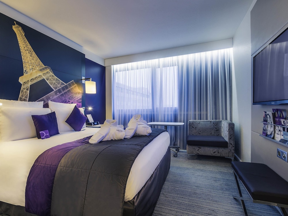 ROOM, DOUBLE BED