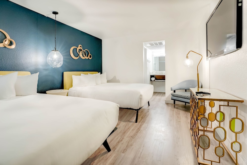 FAIRWAY ROOM, QUEEN BED