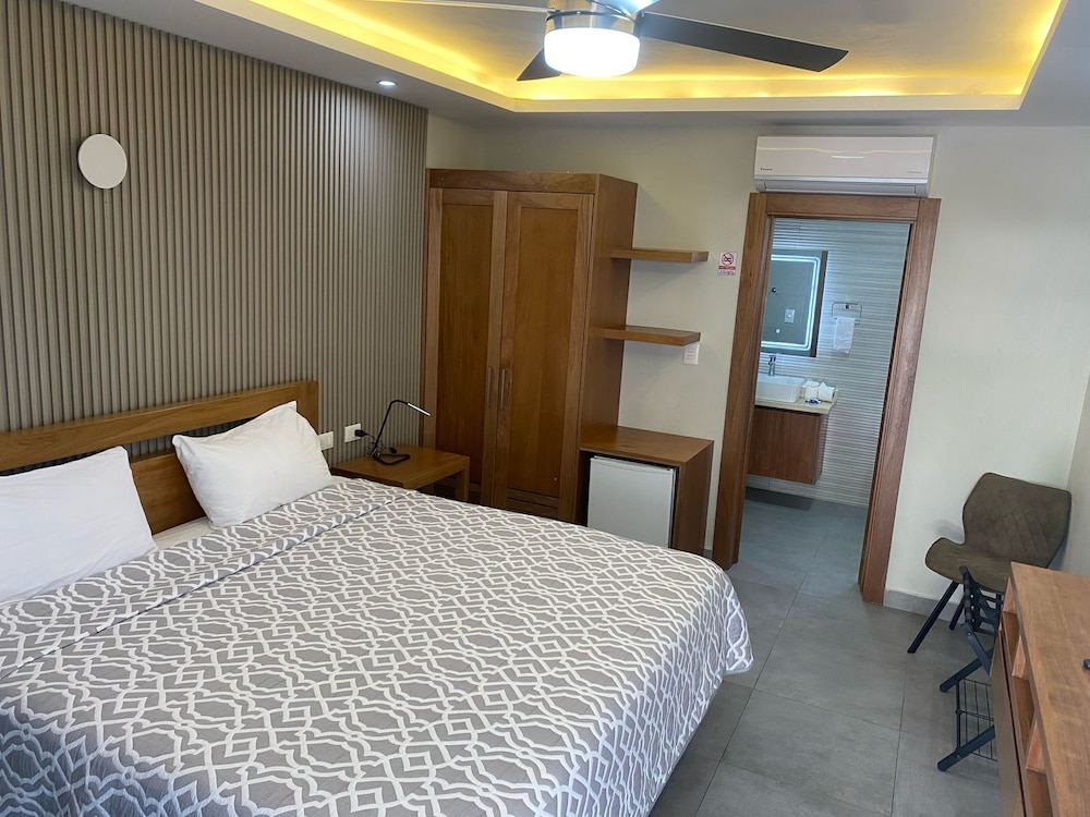 New Garden Hotel 22/59