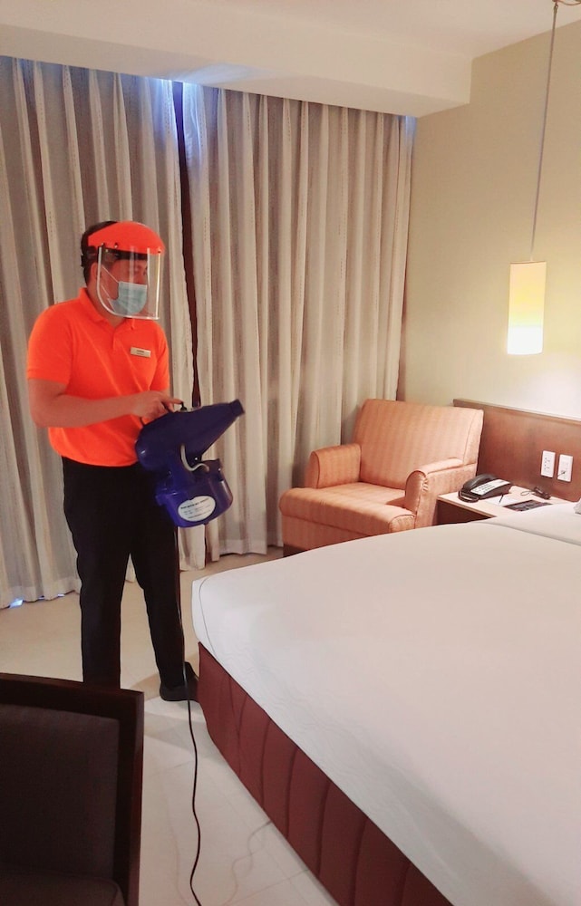 B Hotel Alabang 9/54