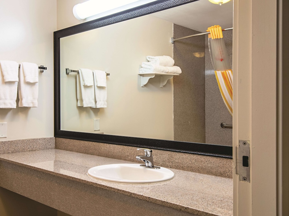 La Quinta Inn Vancouver Airport 8/65