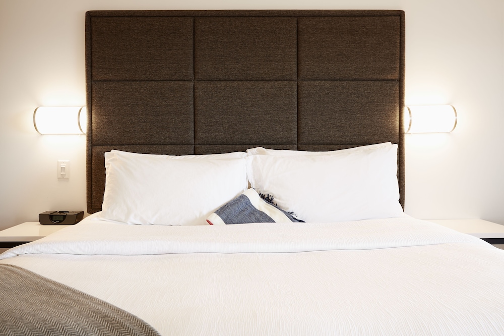 Hotel Le Dauphin Montreal Longueuil 10/25