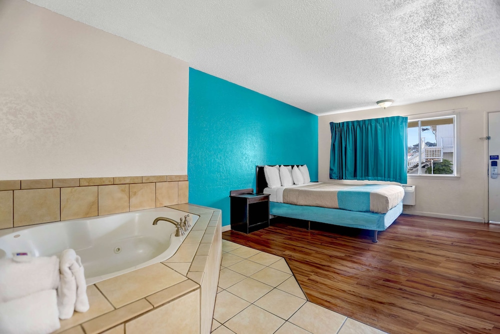 Motel6 Fort Bragg, CA 34/49