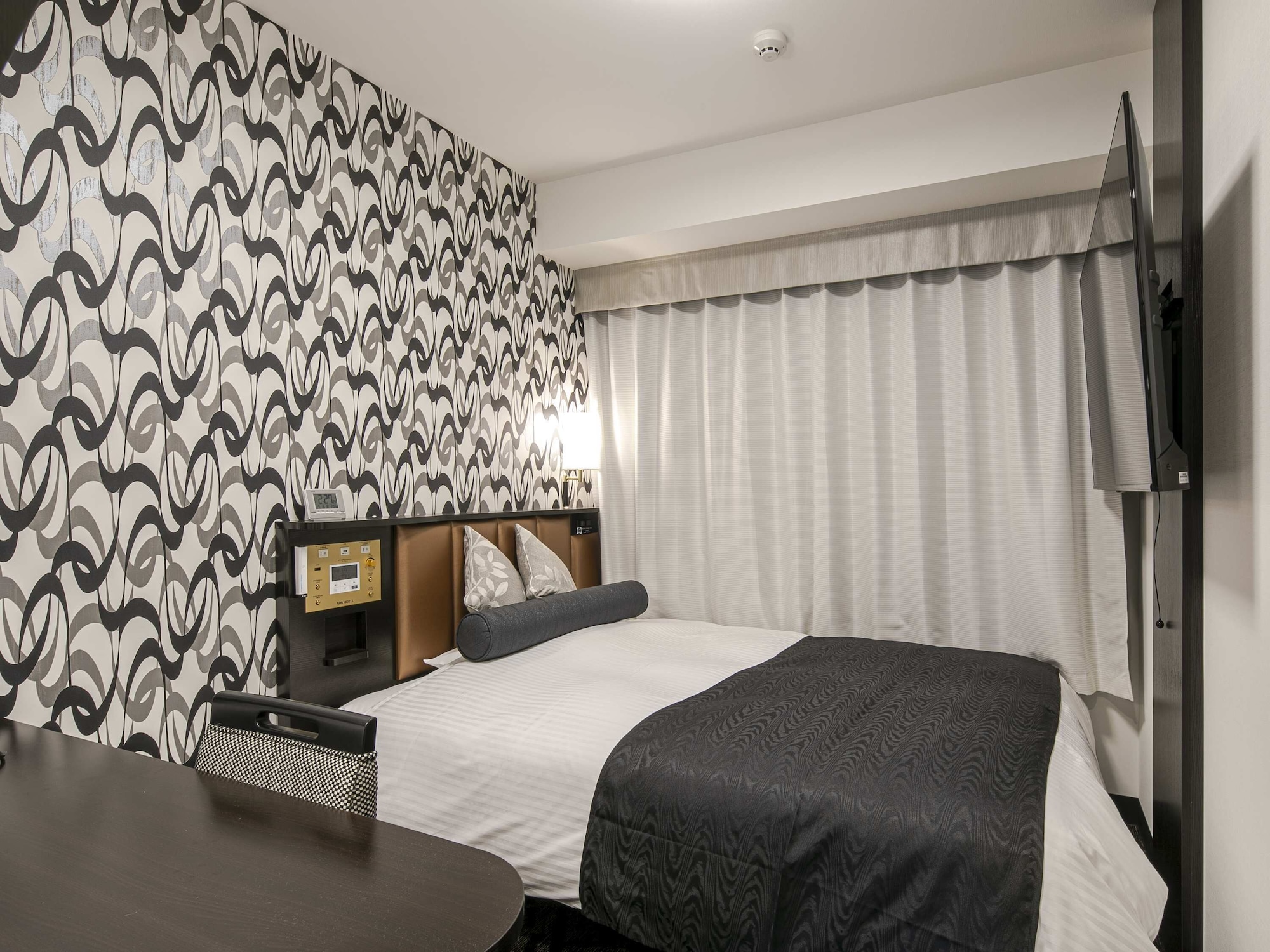 ROOM, SINGLE, HIGH FLOOR
