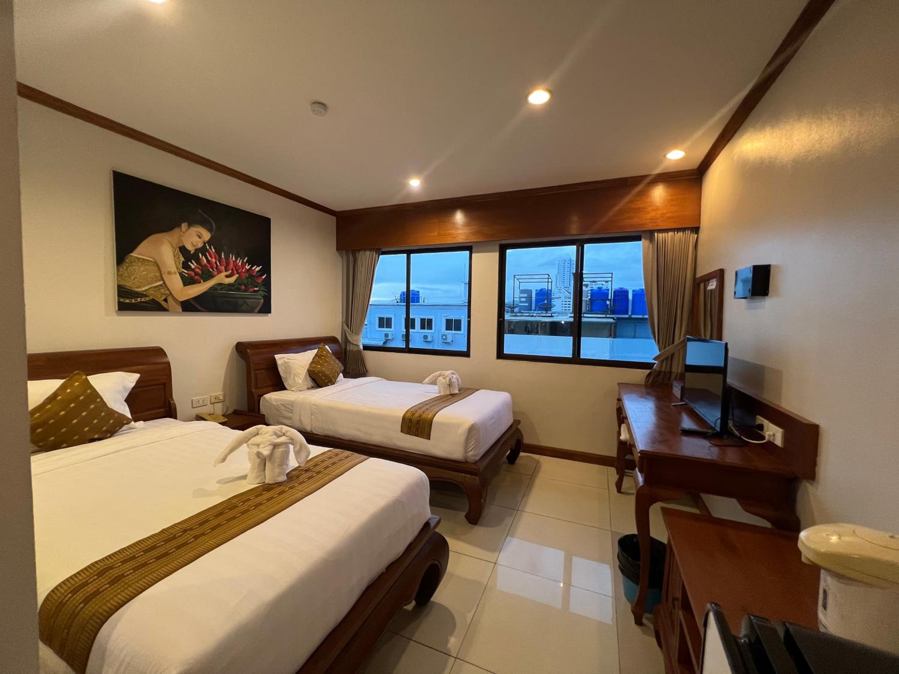 Standard, Twin Beds