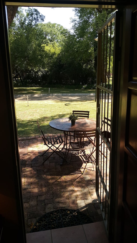 Foundry Guest Lodge 38/50