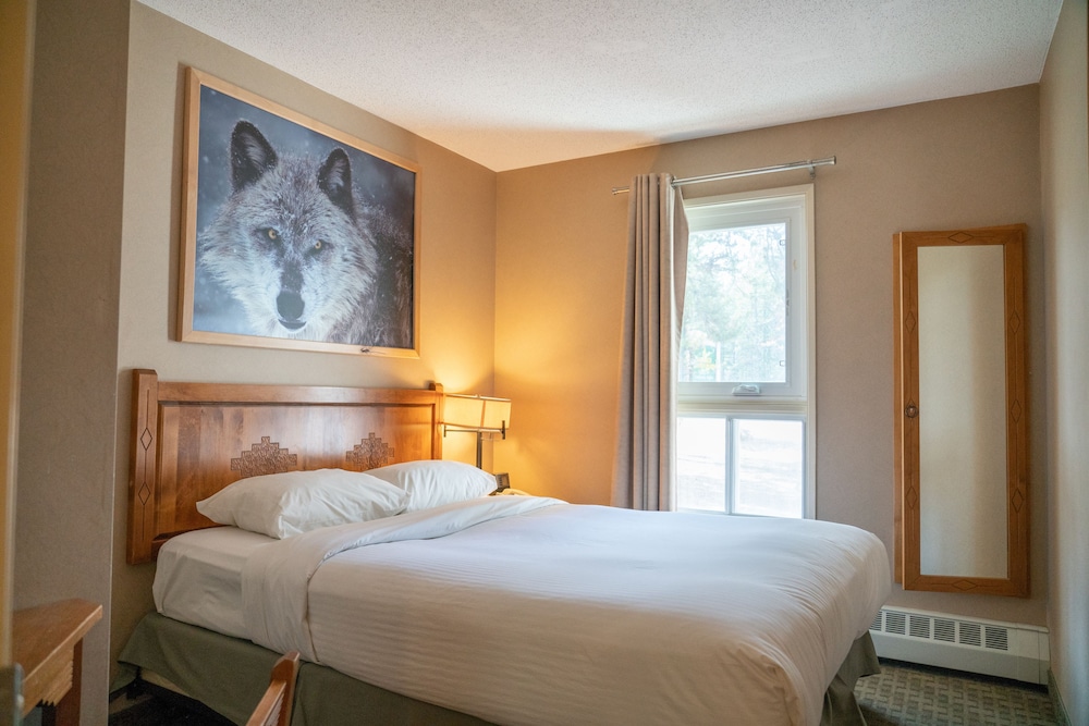 1 BEDROOM, CONDO, KITCHEN