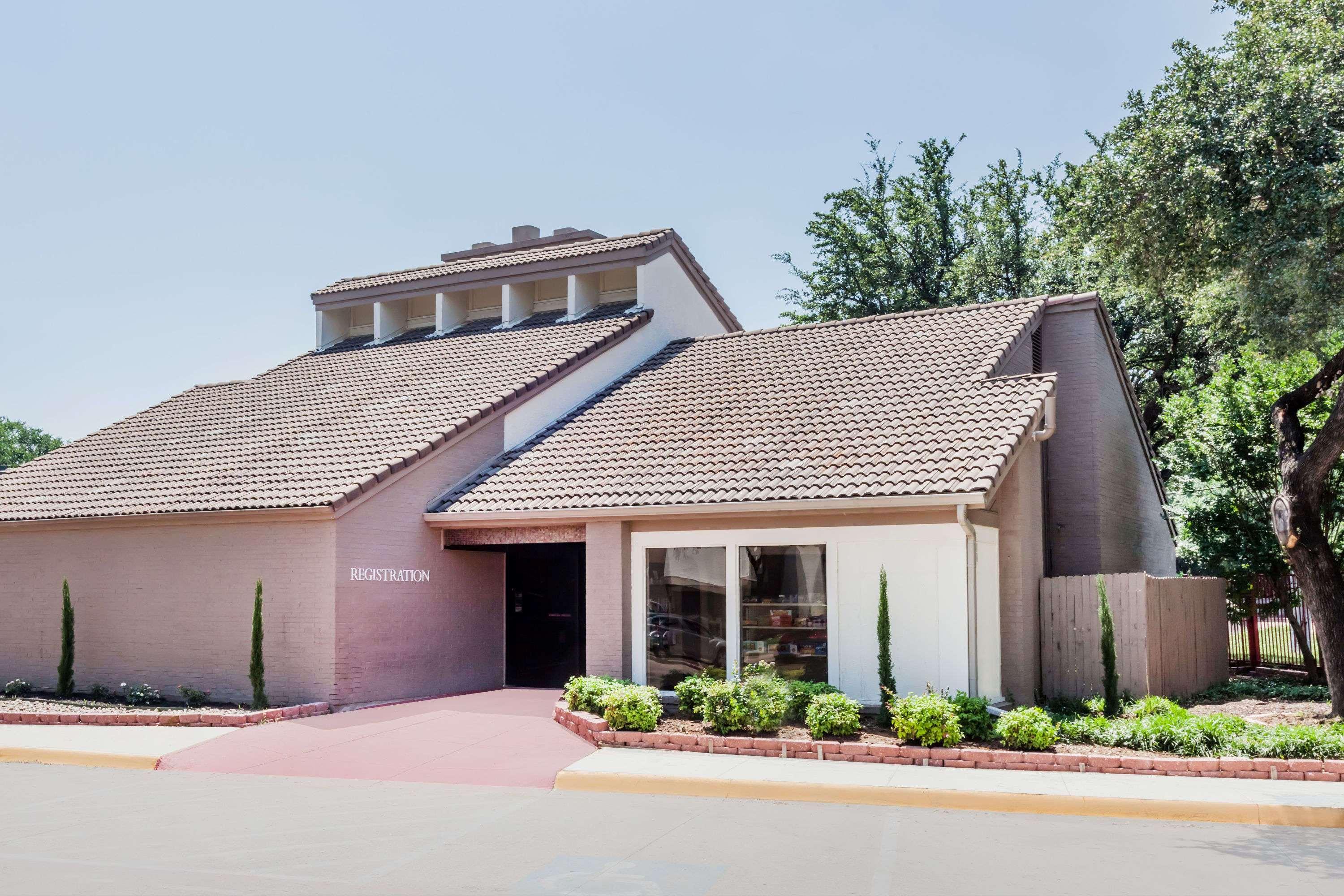 Hawthorn Extended Stay by Wyndham Dallas 1/14