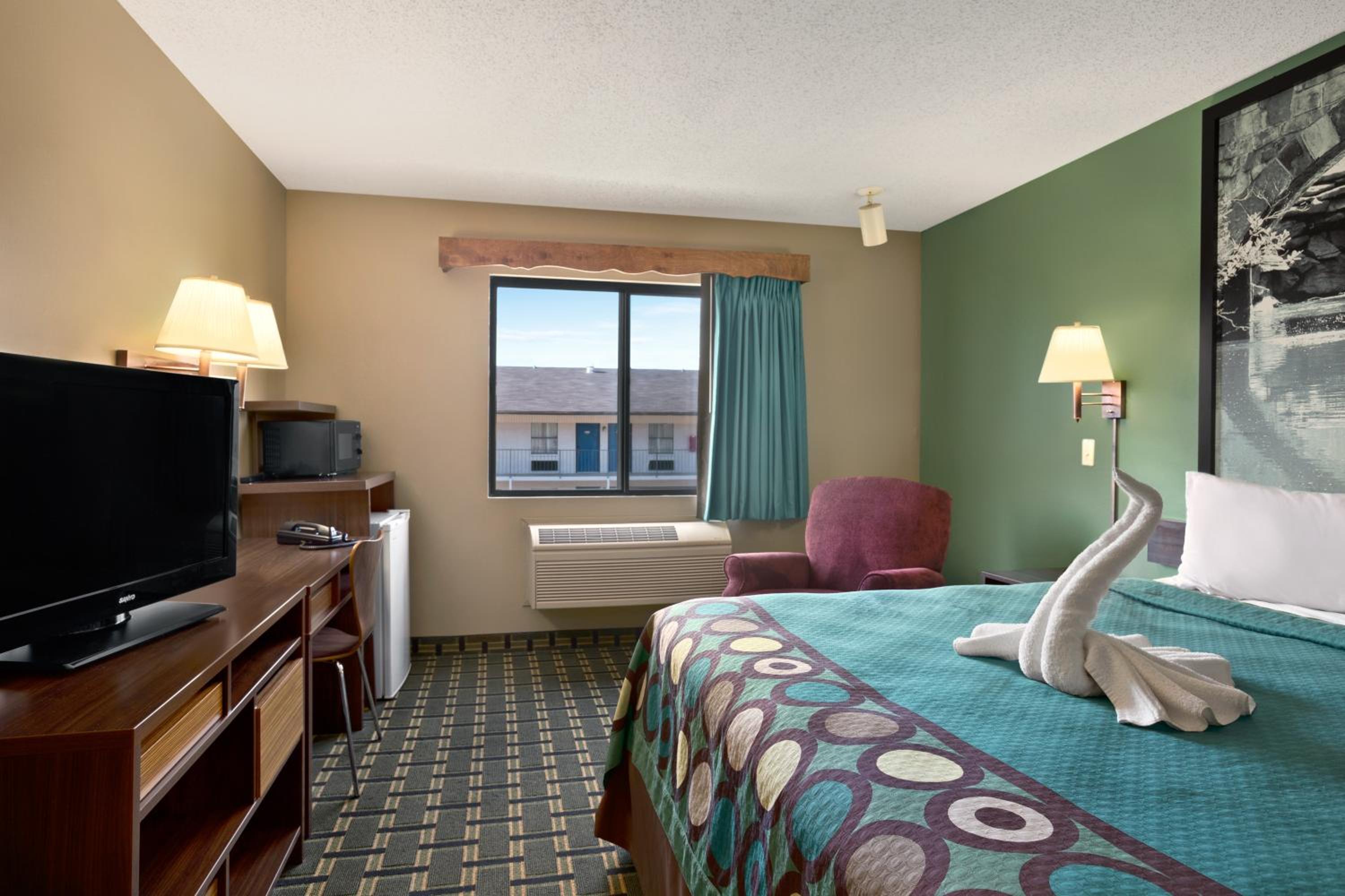 Super 8 By Wyndham Russellville 10/26